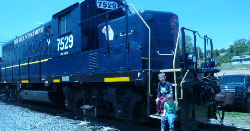 Chattanooga weekend getaway for families, boys on train