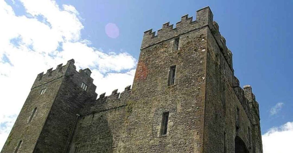 Day trips from Dublin, Bunratty Castle